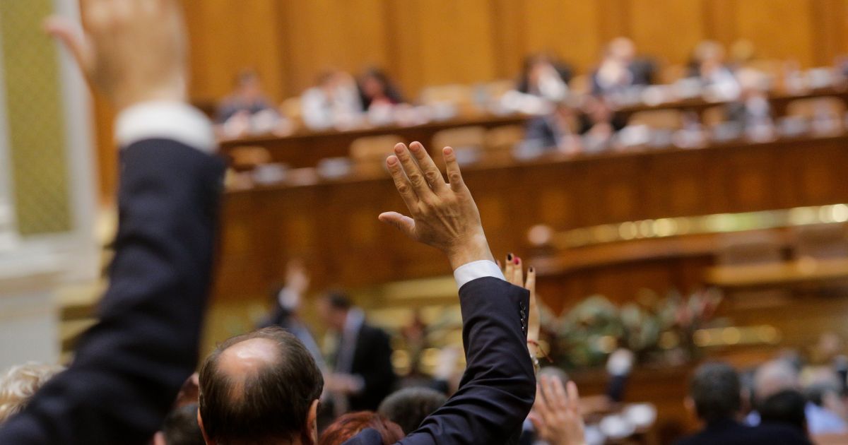 CAST Briefing 33: When, how, and why do politicians engage with climate change? A systematic review